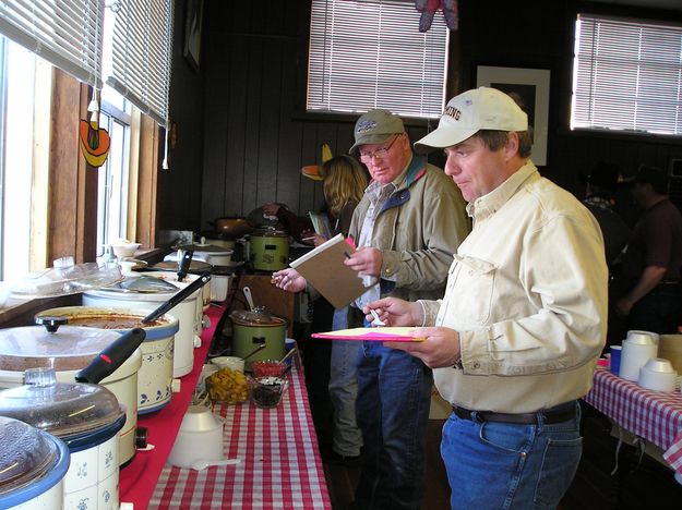 Chili Judging, Continued. Photo by Pinedale Online.