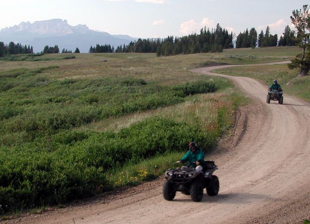4-Wheeling Explorers. Photo by Pinedale Online.