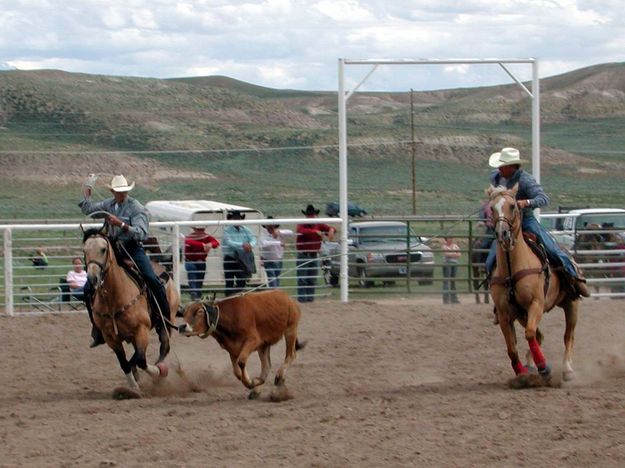 Team Roping. Photo by Pinedale Online.