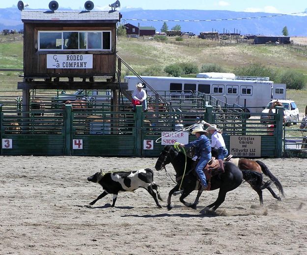 Team Roping. Photo by Pinedale Online.