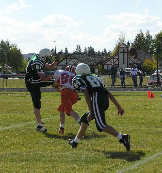 Grabbing the kicker. Photo by Pinedale Online.