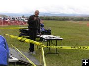 Announcer Tom. Photo by Pinedale Online.