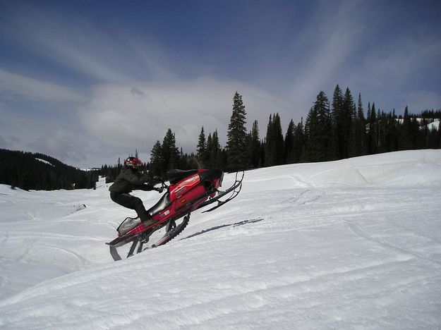 Horse Creek Snowmachining. Photo by Alan Svalberg, Pinedale Online.