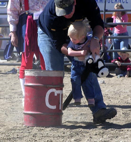 Help around the Barrel. Photo by Pinedale Online.