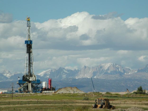 Natural Gas Drill Rig. Photo by Pinedale Online.