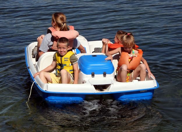 Paddle Boat. Photo by Clint Gilchrist, Pinedale Online.