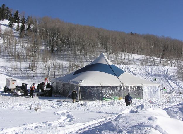 Warming Tent. Photo by Dawn Ballou, Pinedale Online.