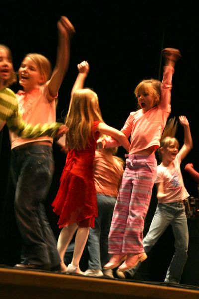 Dancing. Photo by Pam McCulloch, Pinedale Online.