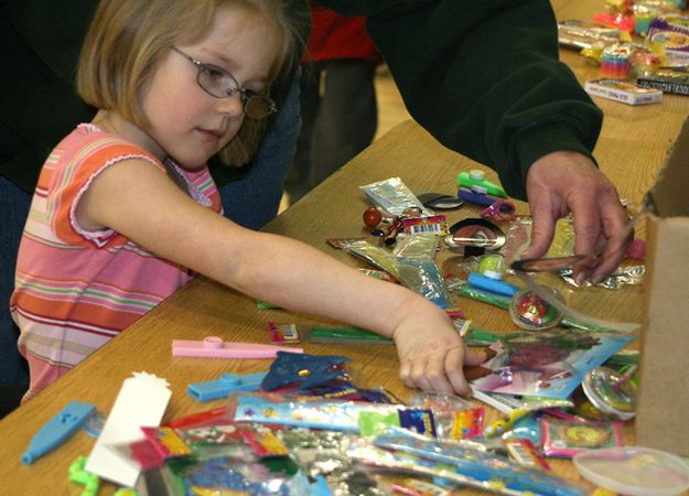 Prizes. Photo by Pam McCulloch, Pinedale Online.