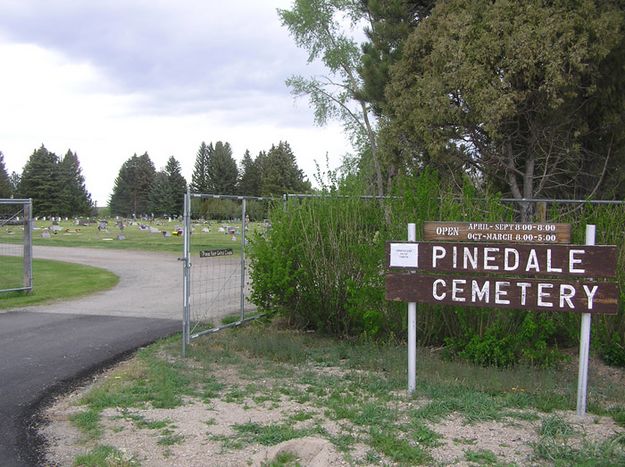 Pinedale Cemetery. Photo by Dawn Ballou, Pinedale Online.