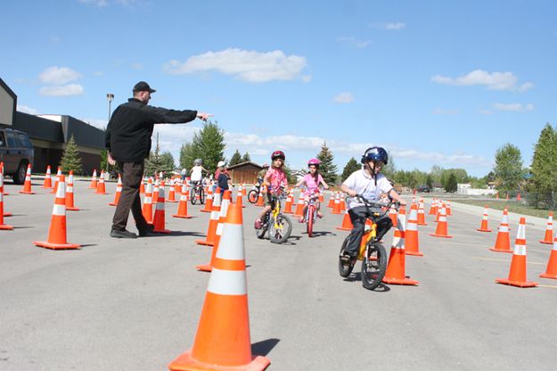 Bike Saftey w/Officer Joe. Photo by Pam McCulloch.