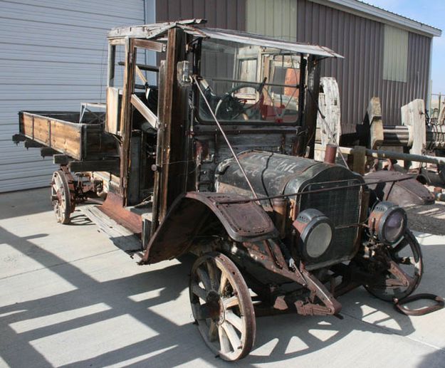 Mail Truck. Photo by Dawn Ballou, Pinedale Online.
