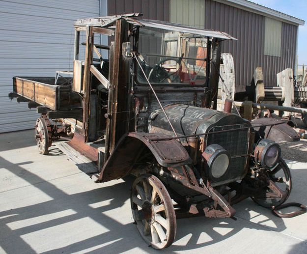 Mail Truck. Photo by Dawn Ballou, Pinedale Online.