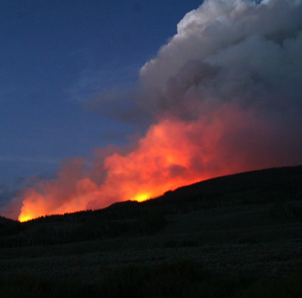 Salt Lick fire at night. Photo by Pam McCulloch, Pinedale Online.