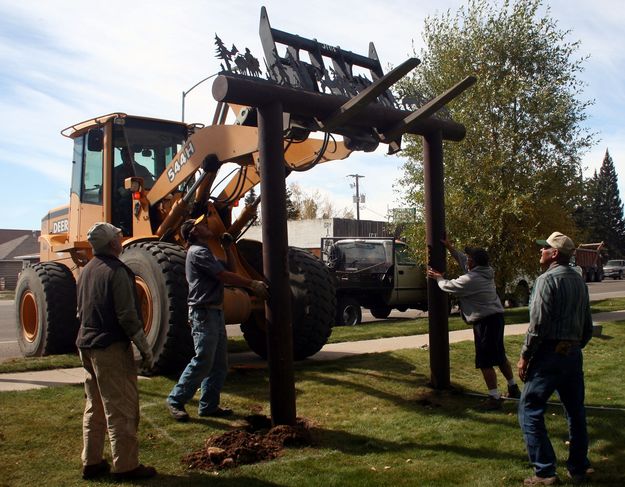 Installing the Top. Photo by Pinedale Online.