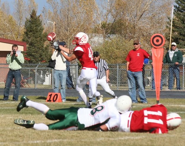 15 yard Pass. Photo by Clint Gilchrist, Pinedale Online.