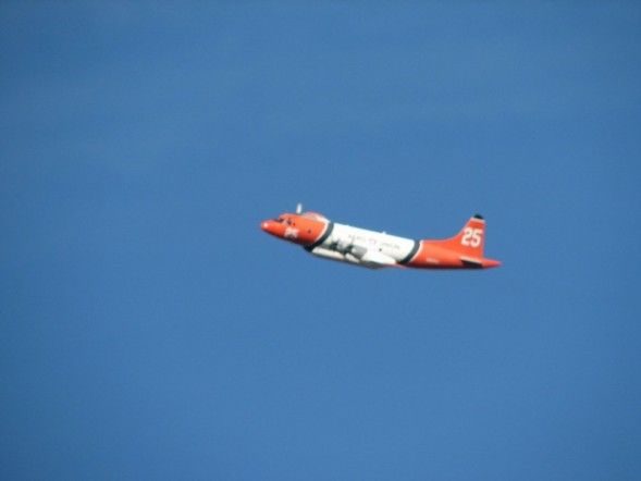 Retardant plane arrives. Photo by Kenna Tanner.