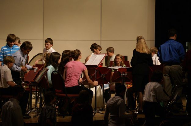 Onto the Stage. Photo by Cat Urbigkit, Pinedale Online.