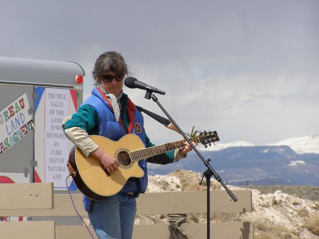 Singing. Photo by Sue Sommers.