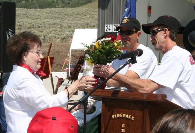 Flowers for Lois. Photo by Dawn Ballou, Pinedale Online.