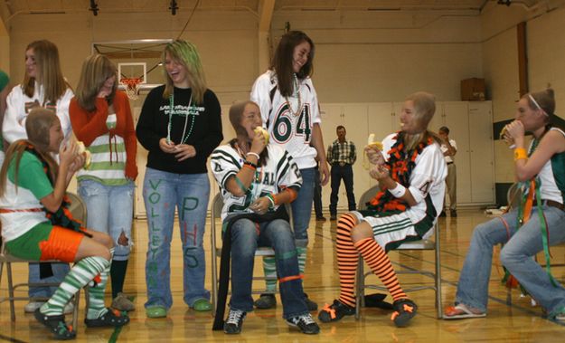 Banana Eating Contest. Photo by Pam McCulloch, Pinedale Online.