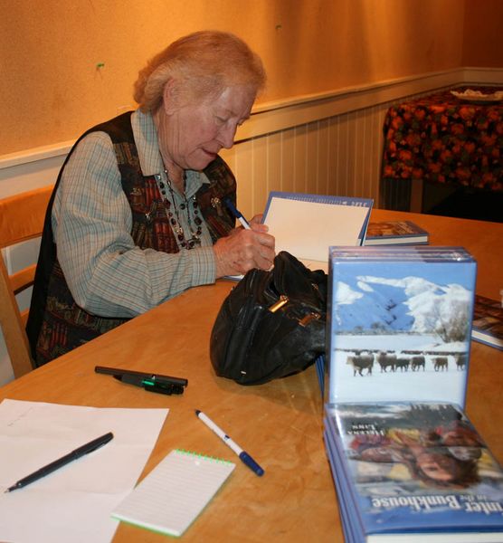 Signing books. Photo by Dawn Ballou, Pinedale Online.