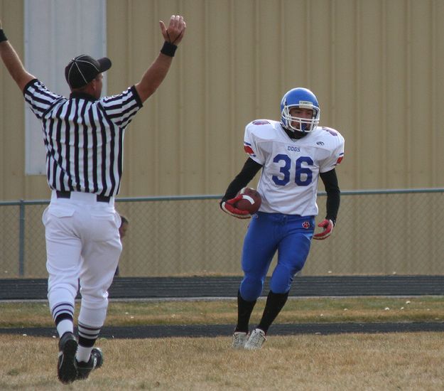 Lovell 23 - Pinedale 0. Photo by Clint Gilchrist, Pinedale Online.