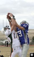 Lederer jump ball part 1. Photo by Jonathan Van Dyke, Pinedale Roundup.