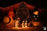 Santa & Polar Bears. Photo by Dawn Ballou, Pinedale Online.