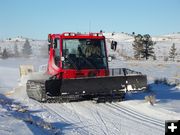 New PistenBully. Photo by Bob Barrett, Pinedale Ski Education Foundation.