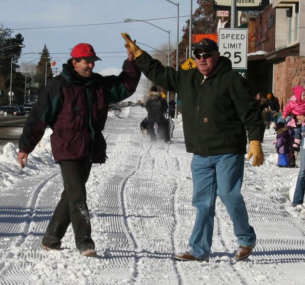 High Five. Photo by Dawn Ballou, Pinedale Online.