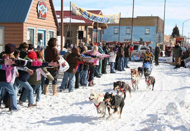 Wendy Davis Pinedale start. Photo by Dawn Ballou, Pinedale Online.