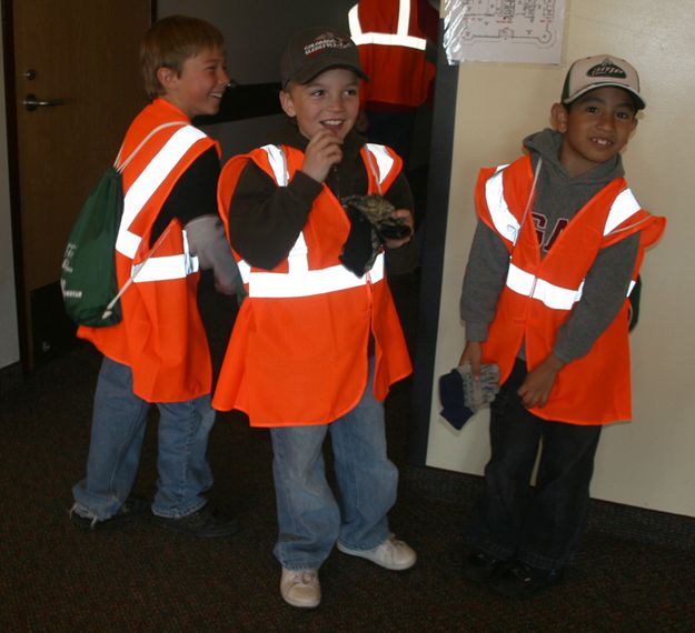 Clean Up Crew. Photo by Pam McCulloch, Pinedale Online.