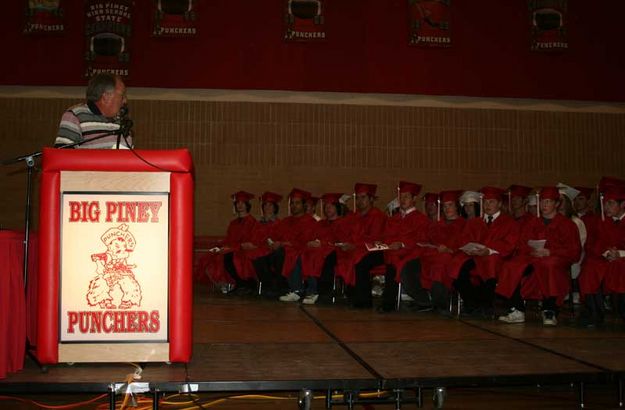 Joel Eskelsen talks to the seniors. Photo by Dawn Ballou Pinedale Online.