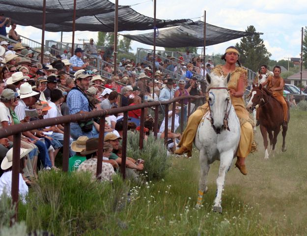 Close to the action. Photo by Clint Gilchrist, Pinedale Online.