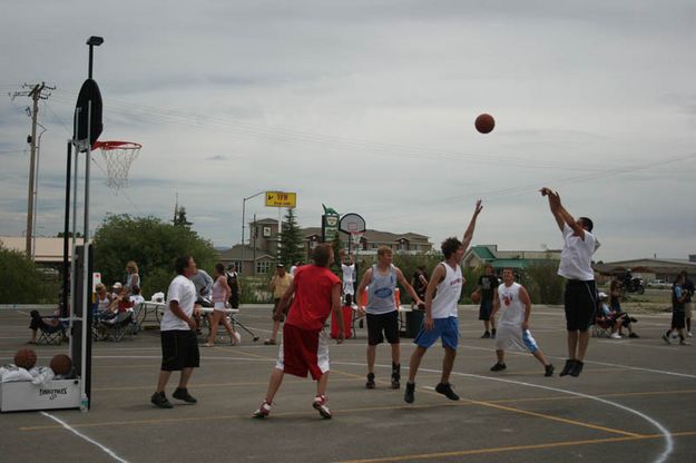 3-on-3 Basketball Tourney. Photo by Dawn Ballou, Pinedale Online.