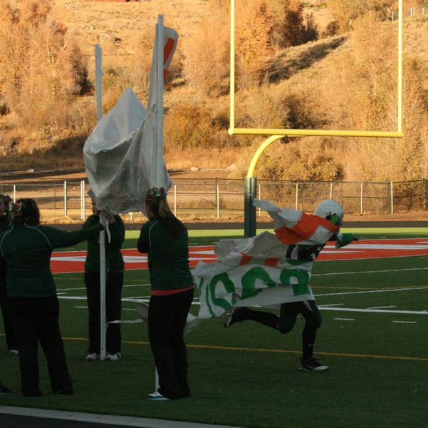 Onto the field. Photo by Dawn Ballou, Pinedale Online.