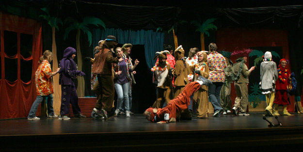 Dancing. Photo by Pam McCulloch, Pinedale Online.