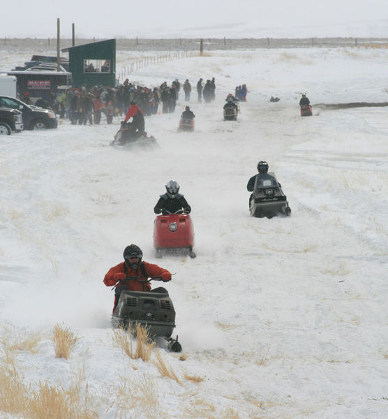 Headed towards the hill curve. Photo by Dawn Ballou, Pinedale Online.