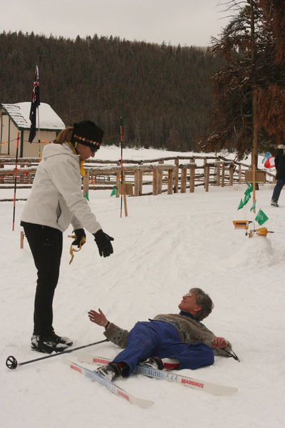 Helping Hand. Photo by Dawn Ballou, Pinedale Online.