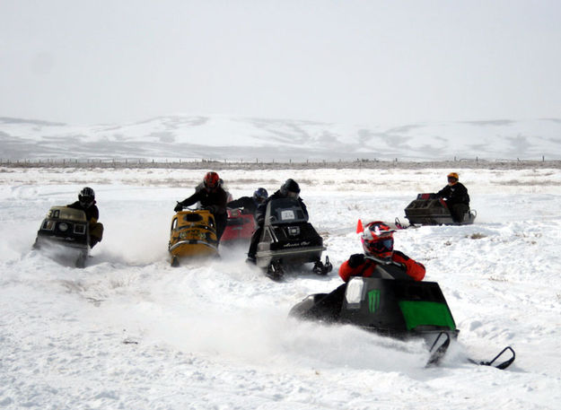 911 in the lead. Photo by Dawn Ballou, Pinedale Online.