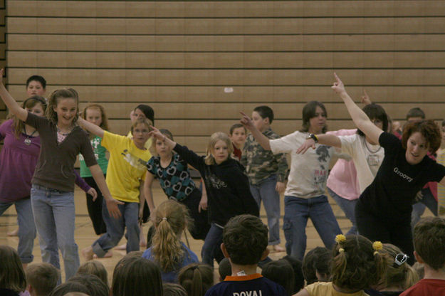 Fingers Up. Photo by Pam McCulloch, Pinedale Online.