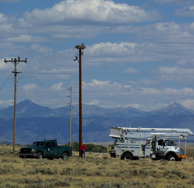 Rescuers arrive. Photo by Cat Urbigkit, Pinedale Online.