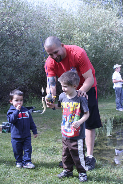 Reeling It In. Photo by Pam McCulloch, Pinedale Online.