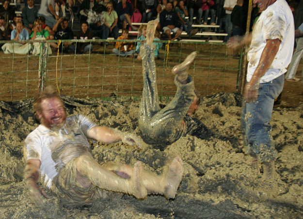 Getting Muddy. Photo by Pam McCulloch, Pinedale Online.