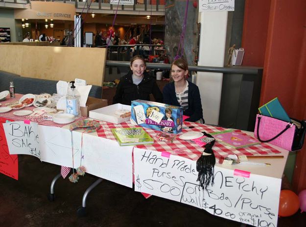 Aimee and Stephenie. Photo by Dawn Ballou, Pinedale Online.