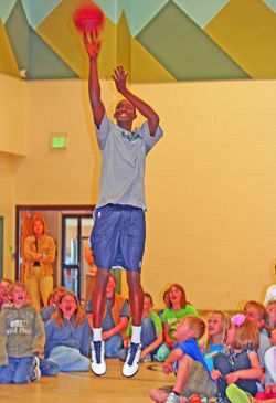 Jazz hands. Photo by McAvoy, Pinedale Roundup.