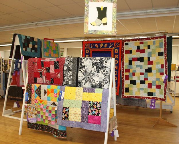 Quilts. Photo by Dawn Ballou, Pinedale Online.