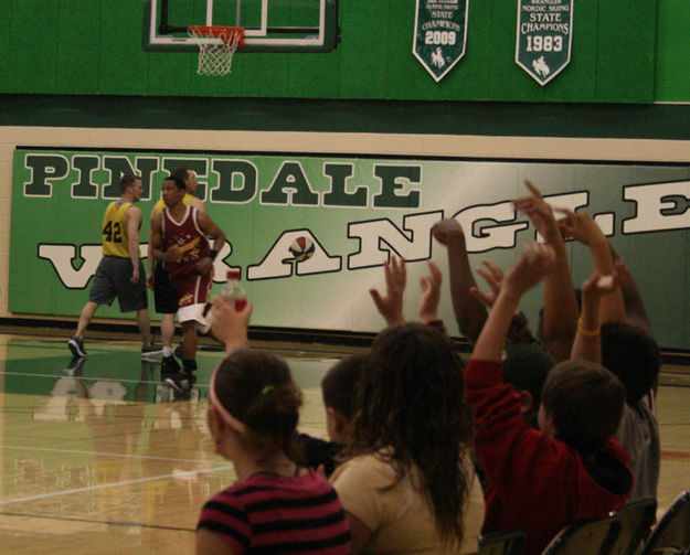 Cheerleaders. Photo by Dawn Ballou, Pinedale Online.