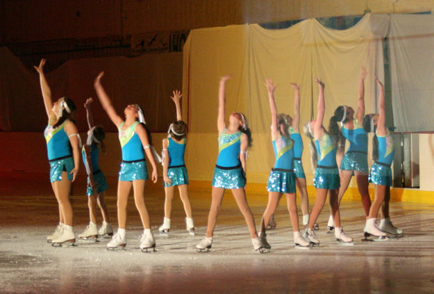 Synchronized Skate Team. Photo by Pinedale Online.